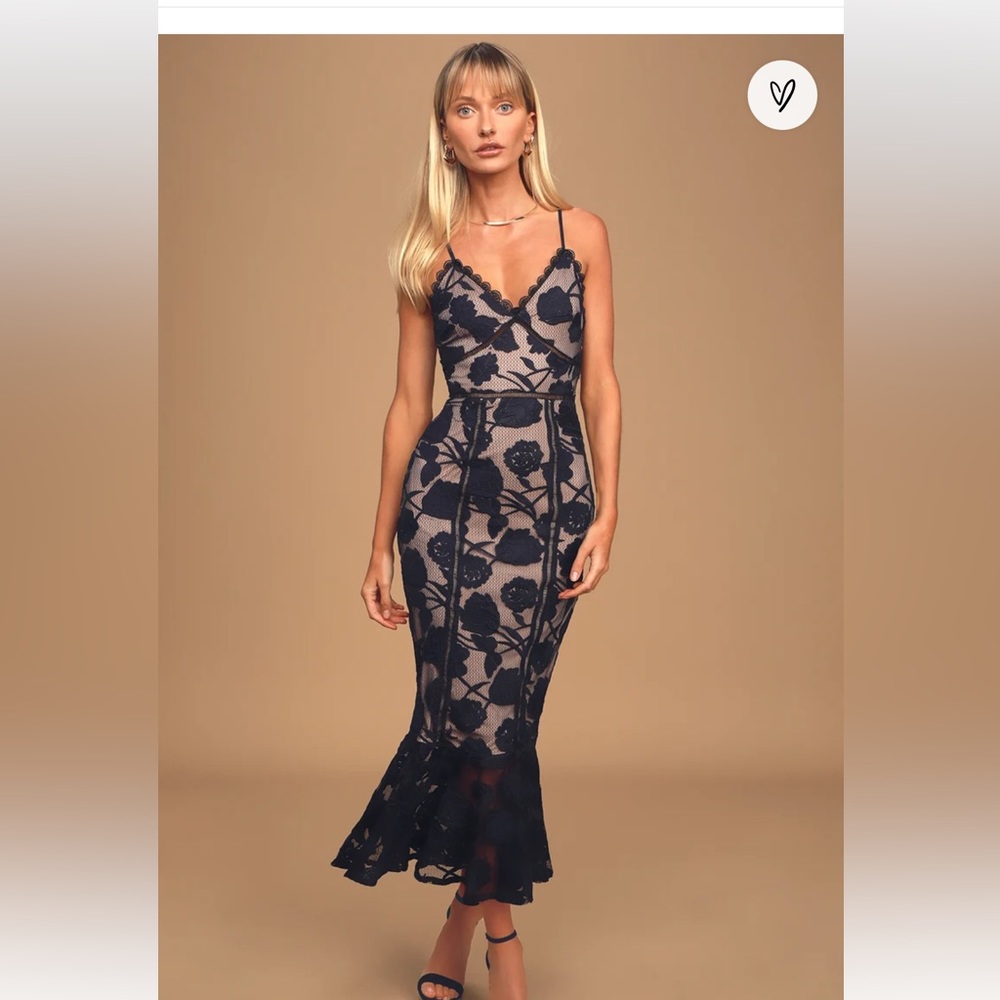 Lulus navy lace trumpet bottom gown NWT